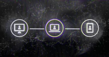 Merkezi dizüstü bilgisayar ağda haleyle parlıyor, düğümler aracılığıyla bağlanan monitör ve akıllı telefon ile. Teknoloji, bağlantı, dijital, ağ, siber alan, yenilik, iletişim