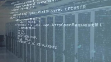 C + + kod veri akışını gösteren ağ geometri rutinlerini gösteren sunucu rafları üzerinde kayıyor. Teknoloji, veri, ağ, programlama, altyapı, siber güvenlik, dijital