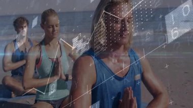 Sahile gelen bir grup, yoga minderleri döşeyerek meditasyon için dua pozu veriyor ve veri şebekesini örtüyor. Zen, sükunet, farkındalık, dijital arayüz, doğal manzara, refah, rahatlama