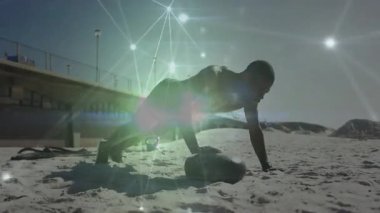 İskele sahilinde tek kollu şınav çekmeye başlayan kum torbası kullanan fitness meraklısı. Atletik, güçlü, açık hava, zindelik, yenilikçi, sağlıklı, dayanıklı.