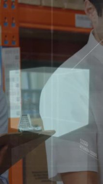 Çeşitli kadın ve erkek depo çalışanlarının not aldığı finansal grafiklerin animasyonu. iş, finans ve dağıtım hizmetleri kavramı dijital olarak oluşturulmuş video hizmetleri.