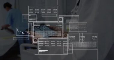 Hemşire yatak iterken hekimin tıbbî veri panellerini izlemesi için tableti tıkırdatmasını tetikliyor. Sağlık, dijital, yenilik, teknoloji, hastane, tıp, takım çalışması