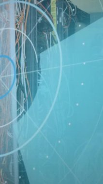 Kafkasyalı bilgisayar sunucusu üzerinden yapılan tarama ve veri işleme animasyonları. küresel hesaplama ve veri işleme kavramı dijital olarak oluşturulmuş video.