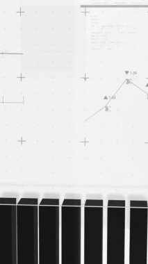 Beyaz arka plandaki veri işleme üzerindeki DNA iplikçiklerinin animasyonu. Küresel teknoloji, bilgisayar ve dijital arayüz kavramı dijital olarak oluşturulmuş video.