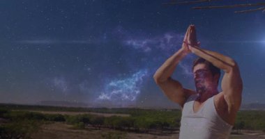 Galaksi oluşmaya başlıyor. Elleri tentenin altına indiriyor ve mercek kayıyor, sağlık artıyor. Maneviyat, meditasyon, dinginlik, aydınlanma, kozmik, içgözlem, farkındalık