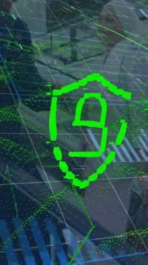 Çeşitli iş adamları üzerinde veri işleme animasyonu. küresel iş ve dijital arayüz kavramı dijital olarak oluşturulmuş video.