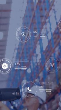 Ofiste çalışan kadın hakkında ikonlar ve veri işleme animasyonları. Küresel gönderim, iş, bağlantılar, hesaplama ve veri işleme kavramı dijital olarak oluşturulmuş video.