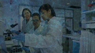 Laboratuvar bilimcisi örnek tüpü alıyor. Animasyon kaplamalı santrifüj analizi için yükleniyor. Araştırma, yenilik, ekipman, işbirliği, kesinlik, deney, teknoloji