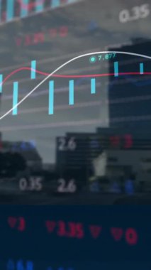 Finansal veri tabloları ve grafikleri gece şehir manzarası üzerinde canlandırmak. Finans, animasyon, veri görselleştirme, kentsel, ekonomi, analitik