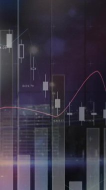 Şehir manzarası üzerinde finansal veri işleme animasyonu. küresel iş, veri işleme, dijital arayüz, teknoloji ve gönderme konsepti dijital olarak oluşturuldu.