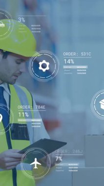 Depo çalışanı, depo geçmişi üzerinde lojistik veri işleme animasyonu kullanıyor. teknoloji, envanter, dijital, arz zinciri, verimlilik, yönetim