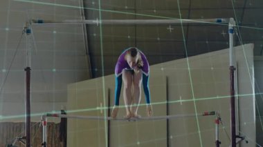 Jimnastikçi çekme çubuğu hız eğitimi için kazağı çalıştırıyor. Animasyon çizgileri formu gösteriyor. Esneklik, güç, atletizm, çekirdek, hareket, fitness, performans