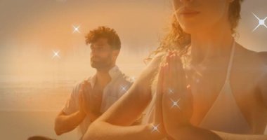 Çift el ele tutuşur ve gözleri kapar. Sağlık meditasyonu için ışıltı yaratır. Dinginlik, farkındalık, maneviyat, uyum, rahatlık, sükunet, doğal