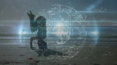 Pratisyen, plajdaki ampule yerleşiyor. Refah takibi için nabız küresini etkinleştiriyor. Doğa, sağlık, meditasyon, canlılık, farkındalık, sükunet, dijital yenilik