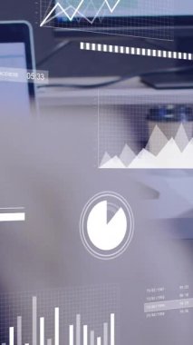 Ofiste çalışan iş adamları üzerinde veri analizi ve grafikler. teknoloji, takım çalışması, işbirliği, yenilik