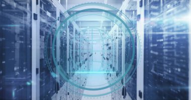 Sunucu rafları ve yanıp sönen LED 'ler ile veri merkezi içinde deniz mavisi izleme ağı gösteriliyor. Teknoloji, siber güvenlik, altyapı, ağ, yenilik, dijital, gelecekçi