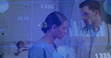 Koğuştaki doktoru dinleyen hasta, steteskop yatak önlükleriyle perdeleri ve grafik örtüsüyle. Tıbbi, sağlık, dijital, profesyonel, klinik, şefkat, modern