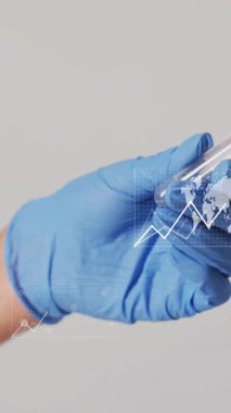 Test tüpünü tutmak, bilimsel veri analizi animasyonuyla eldivenli el. Laboratuvar, bilim, araştırma, biyoteknoloji, deney, laboratuvar.