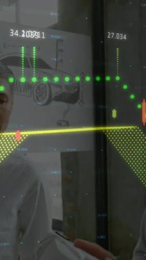 Çeşitli iş adamları hakkında finansal veri işleme ve istatistiklerin animasyonu. Küresel iş, finans ve veri işleme kavramı dijital olarak oluşturulmuş video.