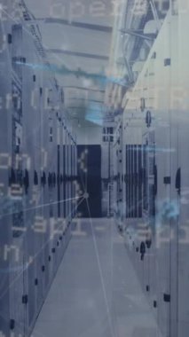Sunucu odasında veri işleme animasyonu. küresel iş ve dijital arayüz kavramı dijital olarak oluşturulmuş video.