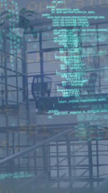 Ofisteki çeşitli iş adamları üzerinde veri işleme animasyonu. Küresel iş ve dijital arayüz kavramı dijital olarak oluşturulmuş video.