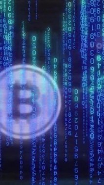 Bitcoin animasyonu soyut arka plana karşı sayılar ve devre kartı üzerinde. Dijital olarak üretilmiş, hologram, illüstrasyon, iş dünyası, kripto para birimi, güç arzı ve teknoloji kavramı.