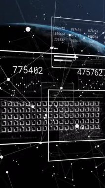 Veri işleme ile arayüzün animasyonu ve dönen küreye karşı bağlantı ağı. Küresel ağ ve iş teknolojisi kavramı