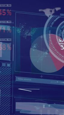 Mavi arkaplanda veri işleme animasyonu. küresel iş ve dijital arayüz kavramı dijital olarak oluşturulmuş video.