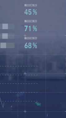 Şehrin her yerinde tarama ve finansal veri işleme animasyonları. Küresel finans, iş, bağlantılar, hesaplama ve veri işleme kavramı dijital olarak oluşturulmuş video.