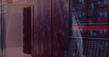 Şeffaf kırmızı kaplama boyama koridoru şifreleme kodu başlatılıyor. Sunucu dolapları üzerinde kaydırılıyor. Teknoloji, siber güvenlik, dijital, ağ, veri, bilgi, fütürist