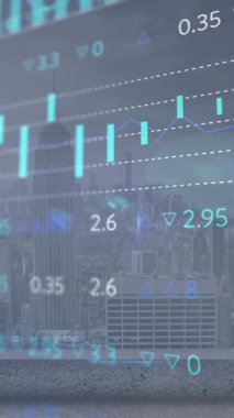 Şehirdeki borsa ve diyagramların animasyonu. Küresel iş ve dijital arayüz kavramı dijital olarak oluşturulmuş video.