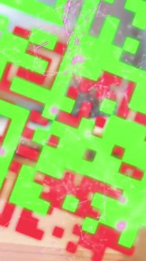 QR kodunun animasyonu ve dizüstü bilgisayarla ellerin üzerindeki şekiller. Küresel teknoloji, çevrimiçi güvenlik ve dijital arayüz kavramı dijital olarak oluşturulmuş video.