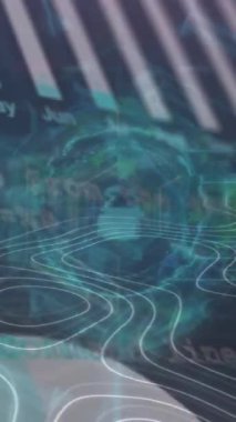 Grafiklerin animasyonu, küre ve asma kilit soyut arka plana karşı dairesel desen üzerinde daireler çiziyor. Dijital olarak üretilmiş, hologram, illüstrasyon, rapor, iş dünyası, koruma, küreselleşme kavramı.