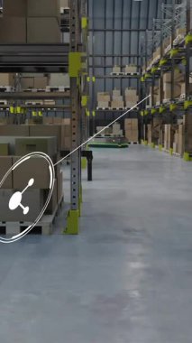 Depoda çalışan makinelerin üzerindeki simgelerle bağlantı ağının animasyonu. İş ve dijital arayüz kavramı dijital olarak oluşturulmuş video.