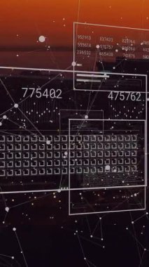 Karanlık arka planda sayıların animasyonu ve dijital veri işleme. Küresel finans, iş, bağlantılar, hesaplama ve veri işleme kavramı dijital olarak oluşturulmuş video.