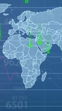 Dünya haritasında ikili kodlama ile finansal veri işleme animasyonu. Küresel finans, iş, bağlantılar, hesaplama ve veri işleme kavramı dijital olarak oluşturulmuş video.