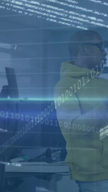 Spor animasyonundaki çeşitli erkek basketbol oyuncuları üzerinde veri işleme animasyonu. Küresel işletme veri işleme ve dijital arayüz kavramını dijital olarak oluşturur.