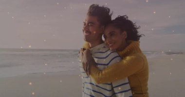 Plaj kıyılarını kucaklayan, animasyon yapan, etrafına altın tanecikler ekleyen, romantik havayı yükselten bir çift. Romantizm, sükunet, şefkat, sükunet, ışıltı, ahenk, kıyı