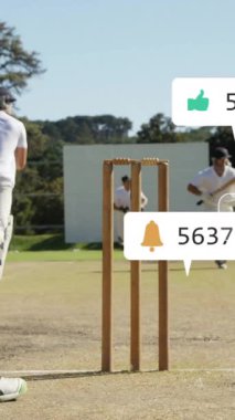 Çeşitli erkek kriket oyuncuları üzerinde artan sayılara sahip sosyal medya simgelerinin animasyonu. Dijital olarak oluşturulmuş küresel sosyal medya, spor, iletişim ve dijital arayüz kavramı.