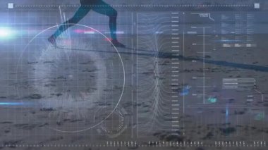 Bir kadın kumsala adım atıyor holografik fitness grafik arayüzünü çalıştırıyor saldırıyor ve kollarını kaldırıyor. Gelecek, teknoloji, refah, yenilik, dijital, manzara, etkinlik