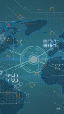 Dünya haritası üzerindeki bağlantı ağının animasyonu ve mavi arkaplanda mavi ışık yolları. Küresel ağ ve iş teknolojisi kavramı