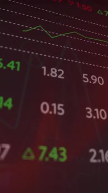 Şekiller üzerinde veri işleme animasyonu. küresel iş ve dijital arayüz kavramı dijital olarak oluşturulmuş video.