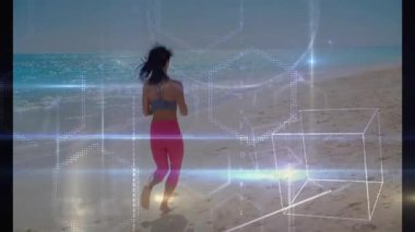 Kumlu plajda koşmaya başlayan bayan sporcu holografik kaplamalar kullanarak fitness ölçümlerini analiz ediyor. Spor giysileri, dijital arayüz, okyanus, fitness, teknoloji, açık hava, dayanıklılık