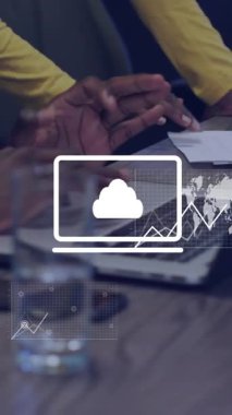 Belgeler ve dizüstü bilgisayarlarla çalışan insanların finansal veri animasyonlarını analiz ediyorum. Finans, analiz, takım çalışması, teknoloji, işbirliği, iş