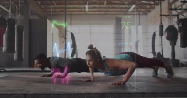 Şınav sekansına geçiliyor, kadın ve erkek çatı katında, nabız ölçümlerini takip ediyorlar. Spor, egzersiz, güç, sağlık, eğitim, kararlılık, hareket