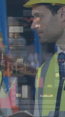 Depoda çalışan kadın ve erkeğin istatistik ve mali veri işleme animasyonları. küresel gönderim ve bağlantılar konsepti dijital olarak oluşturulmuş video.