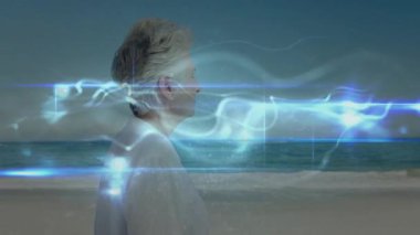 Teknoloji tanıtımı, yaşlı bir kadının gövde boyunca yükselen mavi enerjiyi izlediğini gösteriyor. Olgunluk, sükunet, dinginlik, yenilik, maneviyat, gelecekçilik, doğa