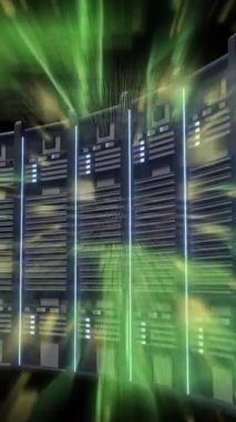 Bilgisayar sunucuları üzerinde devre kartı ve dijital veri işleme animasyonu. Dijital olarak oluşturulmuş küresel bağlantılar, hesaplama ve veri işleme kavramı.