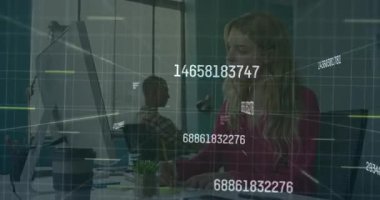 Ofis analisti, ağ şebekesi olarak veri yazıp analiz ediyor. Sayısal akışlar güncelleniyor ve zayıflıyor. Teknoloji, işbirliği, veri, analitik, yenilik, çalışma alanı, dijital