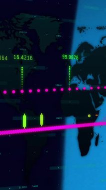Veri işlemenin animasyonu ve dünya haritası siyah arkaplanda mavi çizgiler üzerinde. Küresel teknoloji, bilgisayar, iş ve dijital arayüz kavramı dijital olarak oluşturulmuş video.